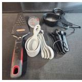 Measuring cups, meat thermometer,