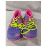 Nike tennis shoes size 6Y