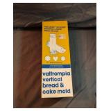 Vintage vertical bread & cake mold