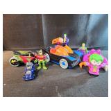 Joker batman and Robin figurines and car and