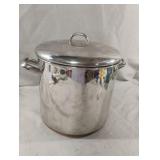 Revere Ware 12-quart stockpot with a lid