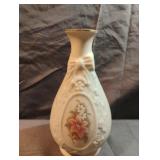 Amhearst Manor Collection Vase "The Cameo Ribbon