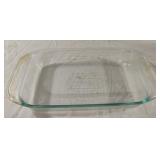 Pyrex 2 qt rectangular baking dish