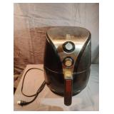 Black & Decker air fryer. Works. Needs to be