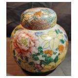 Chinese porcelain floral ginger jar with lid. 4