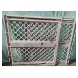 Plastic baby gate 26" tall