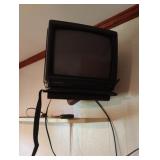 Magnavox tv with remote 13'