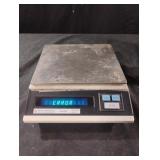 Denver Instrument XL-6100. Powers on