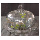 Decorated glass plate with scalloped edges with