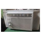 Midea window air conditioner 5000BTU. Works