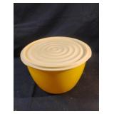 Vintage Lustroware 3 1/2 qt mixing bowl with lid