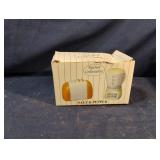 Kitchen Collectibles salt and pepper shaker set