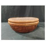 Basket with a lid