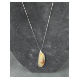 Agate charm set in .925 silver on a .925 silver