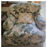 32x35x35 vintage floral upholstered armchair,
