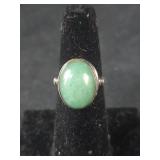 Sterling ring with Jade (?) Stone - 4.9grTW - sz