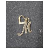 14k "M" charm with small heart 0.3g