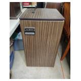 General Electric mini fridge 18 x 34 x 20
