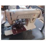 Vintage Singer fashion mate model 239 sewing