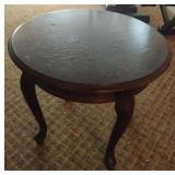 Round wood table 25 x 21