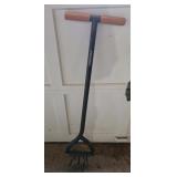 Fiskars 40-inch steel tiller