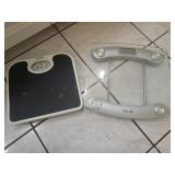 2 Bathroom Scales