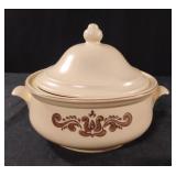 Vintage Pfaltzgraff Village 2-quart covered
