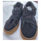 Vans Sk8 mid reissue skate board shoe. Black