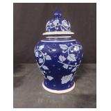 Ginger jar style lighted vase