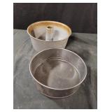 Sponge cake and Bundt cake pans