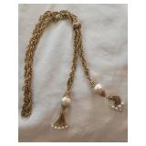 Vintage gold tone faux pearl necklace