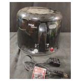 T-fal Compact Electric Deep Fryer. Powers on
