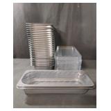 25 plastic containers with lids. 2.5L
