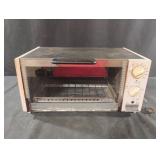 Proctor-Silex Ovenmaster. Powers on