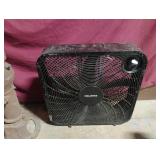 Pelonis box fan. 20 x 21. Works