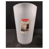 Rubbermaid waste basket. 2.3 gal