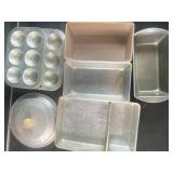 Aluminum baking pans