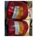99 Dash 02 jeep grand Cherokee use tail light