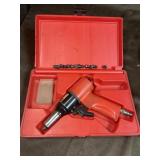 Mac tools Hydraulic rivet gun kit