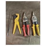 10 Cutting Snips St. left pop cutter and tweezers