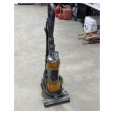 Dyson DC25 Vacuum Cleaner (powers on)