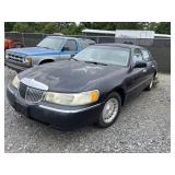 1999 Lincoln Town Car ES (runs / drives)(title in