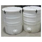2 Liquid Storage Containers