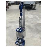 Shark Navigator Vacuum Cleaner (powers on)