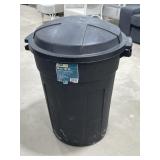 Blue Hawk 32 Gal Heavy Duty Outdoor Trash Can w/