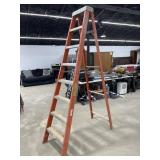 Louisville 8ft Fiberglass Ladder