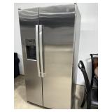 GE Refrigerator/ Freezer (works)