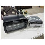 Toaster Oven / Waffle Maker (powers on)