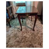 Traditional Style Queen Ann End Table