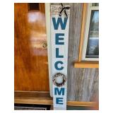 Welcome porch leaner, tree pic, hello sign